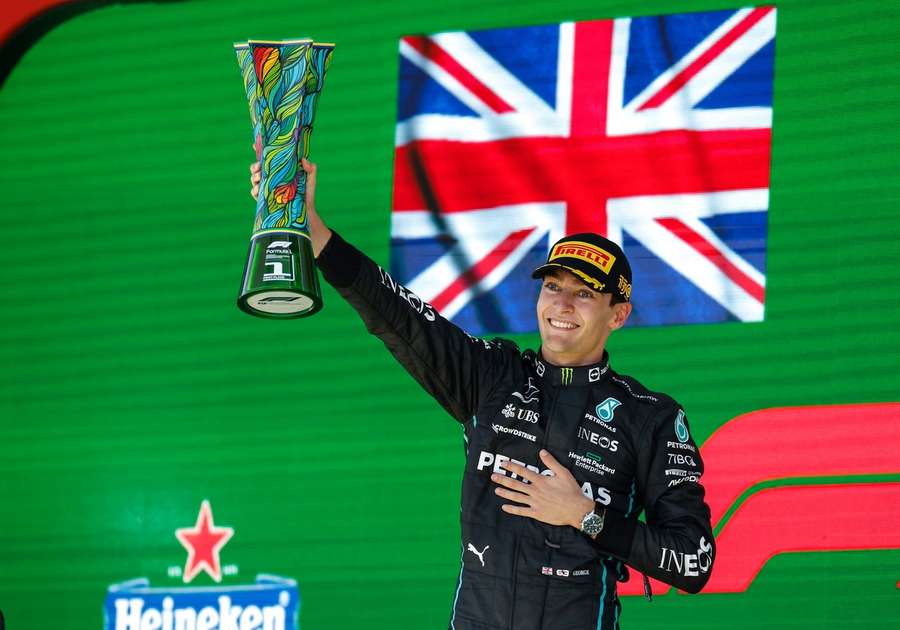 George Russell na het winnen van zijn eerste GP in Brazilië op 13 november 2022