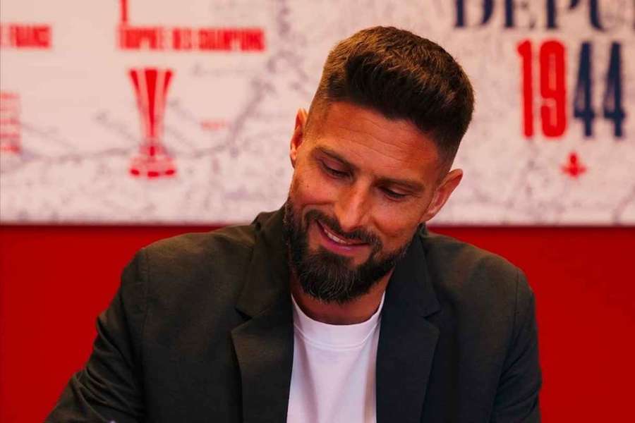 Olivier Giroud prodloužil s Lille smlouvu o další rok