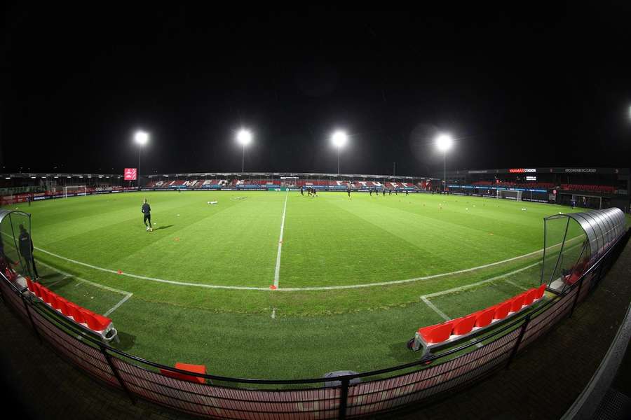 Het bescheiden Yanmar Stadion van Almere City FC