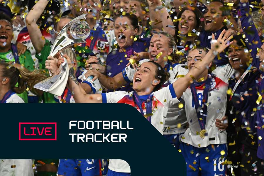 Lucy Bronze and the England team celebrate with the Euro 2025 trophy