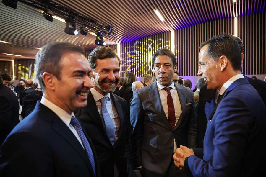 Proença ao lado de António Salvador, André Villas-Boas e Rui Costa