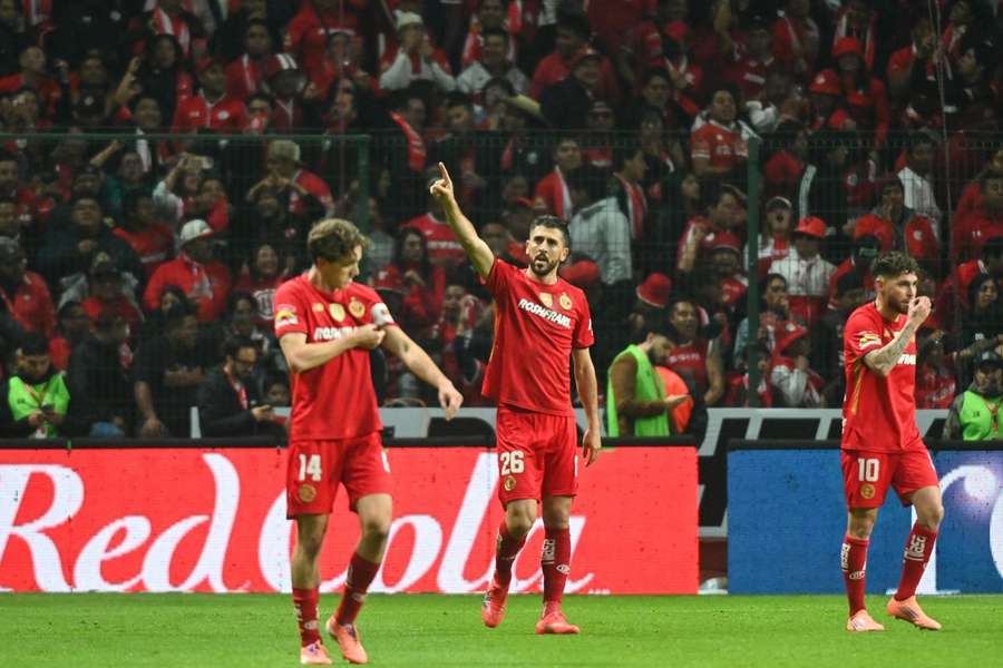 Paulinho voltou a ser decisivo Paulinho voltou a ser decisivo