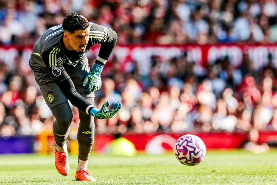 Altay Bayindir falhou no golo do Arsenal que ditou a derrota do Manchester United Altay Bayindir falhou no golo do Arsenal que ditou a derrota do Manchester United