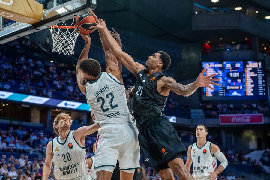 Momentka z utkání basketbalové Euroligy. Momentka z utkání basketbalové Euroligy.