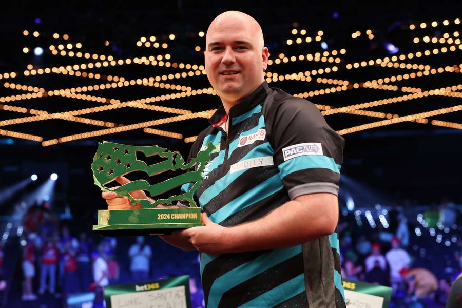 Rob Cross wint de US Darts Masters na winst in finale op Gerwyn Price