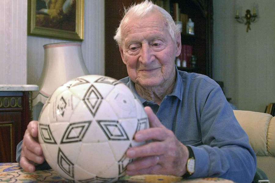 Lucien Laurent ficou para sempre na história.