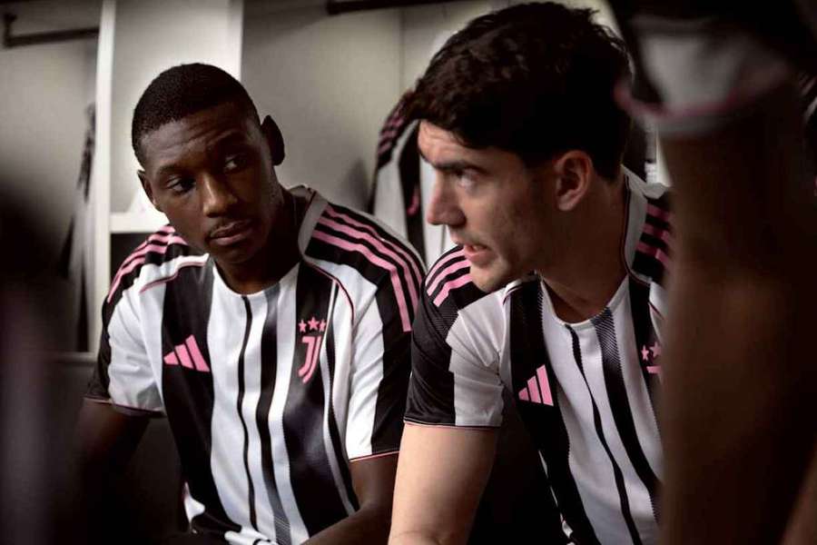 Noul echipament Juventus Home 2025/26