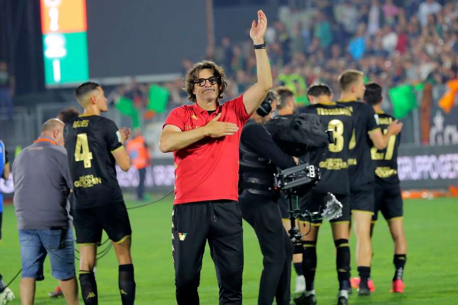 Paolo Vanoli ringrazia i tifosi a fine partita