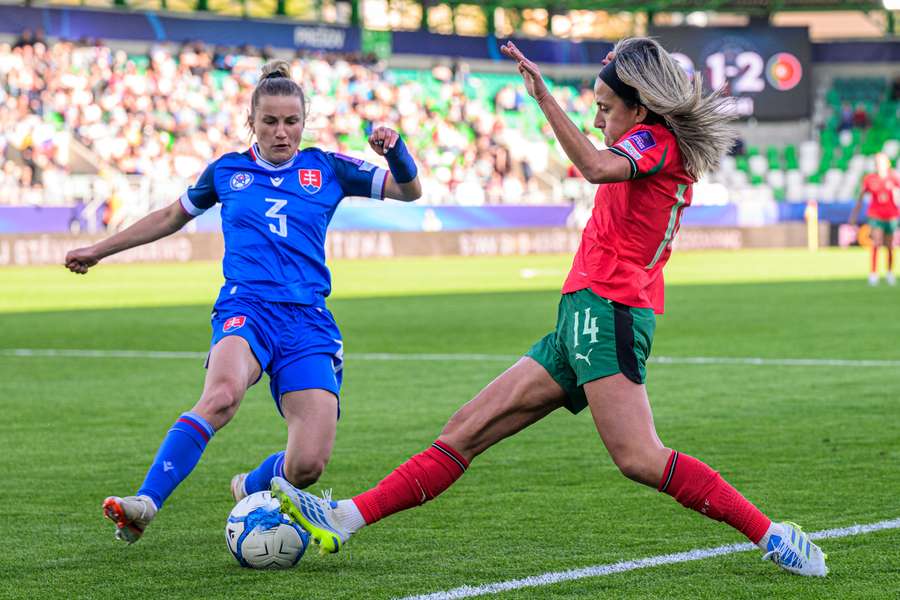 Retkesová v súboji so Silvovou.