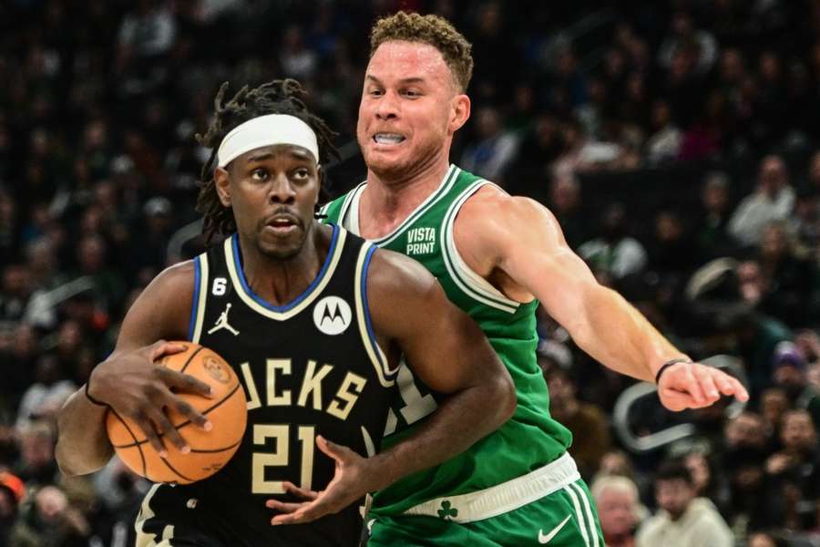 Jrue Holiday (l) in duel met Blake Griffin