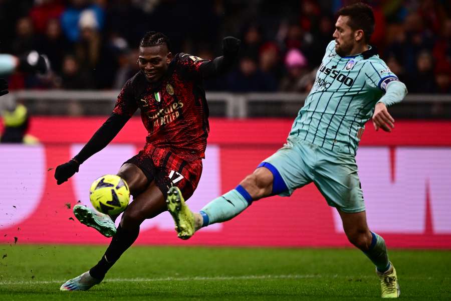 Rafael Leão falhou visita do Milan a Florença, mas deve voltar ao onze para o duelo em Londres, contra o Tottenham