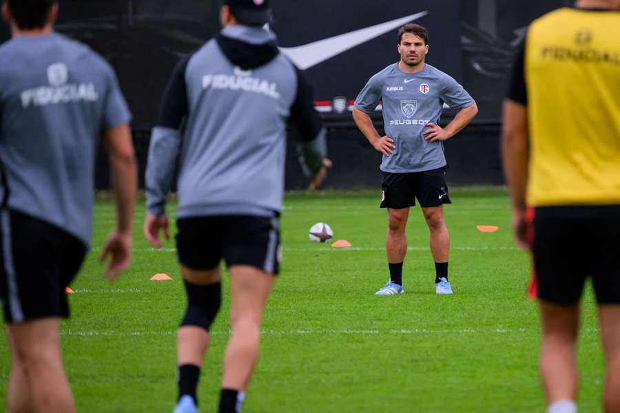 Dupont durante o treino do Toulouse esta segunda-feira