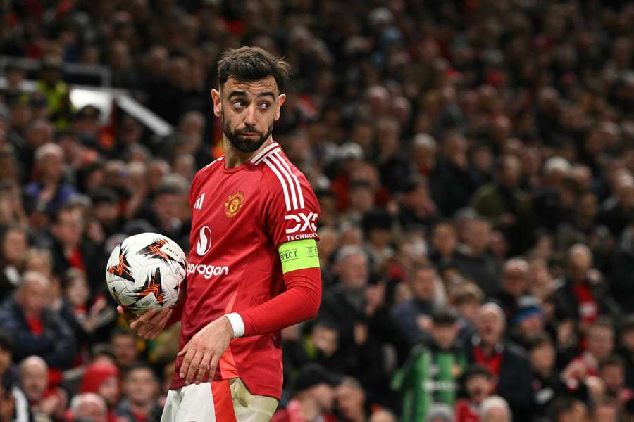 Bruno Fernandes contra el Olympique de Lyon en el partido de vuelta de cuartos de final de la Europa League.