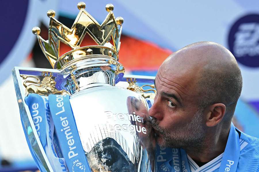 Quarta taça seguida do Inglês para Pep