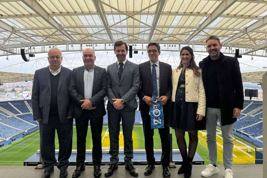 Domingos Castro e restante direção com André Villas-Boas