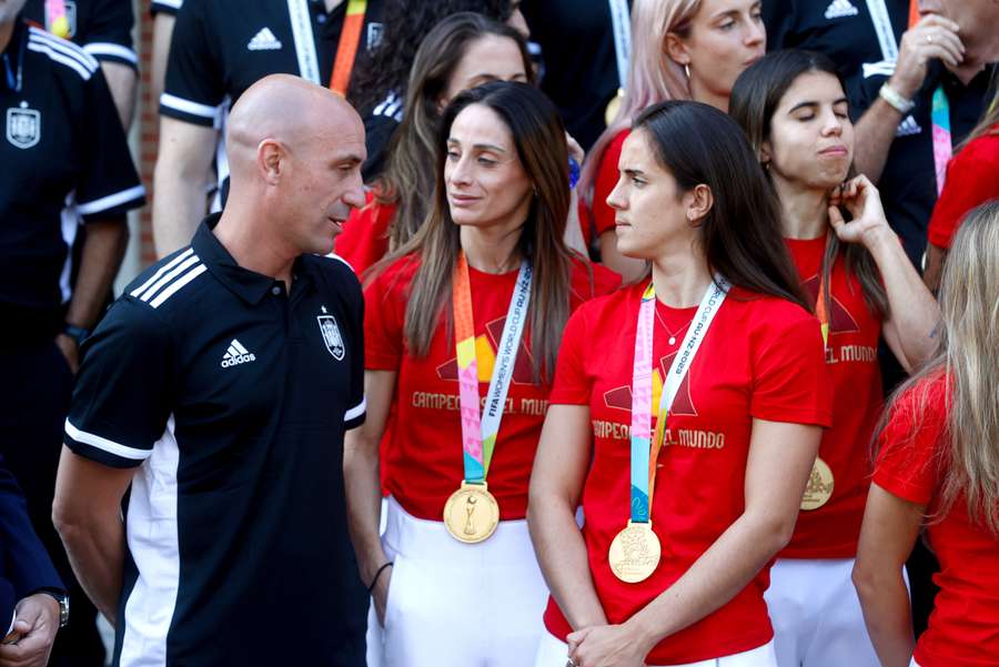 Luis Rubiales (L) tijdens de receptie