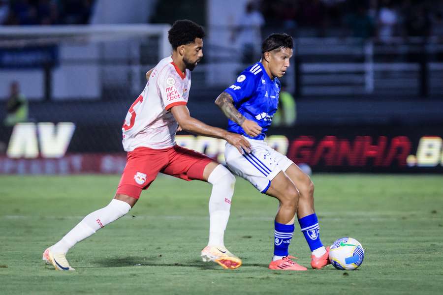 Cruzeiro aumentou o volume na segunda etapa, mas não conseguiu superar o Bragantino