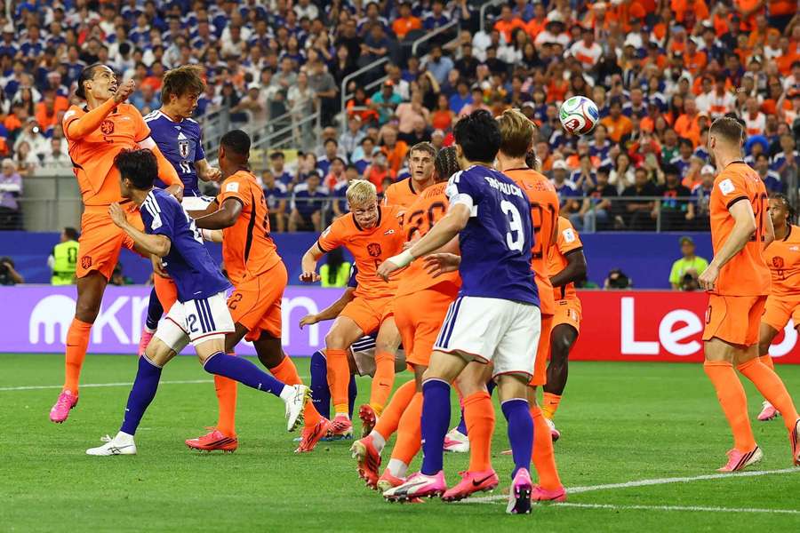 Daichi Kamada equalizes with a late header Daichi Kamada equalizes with a late header
