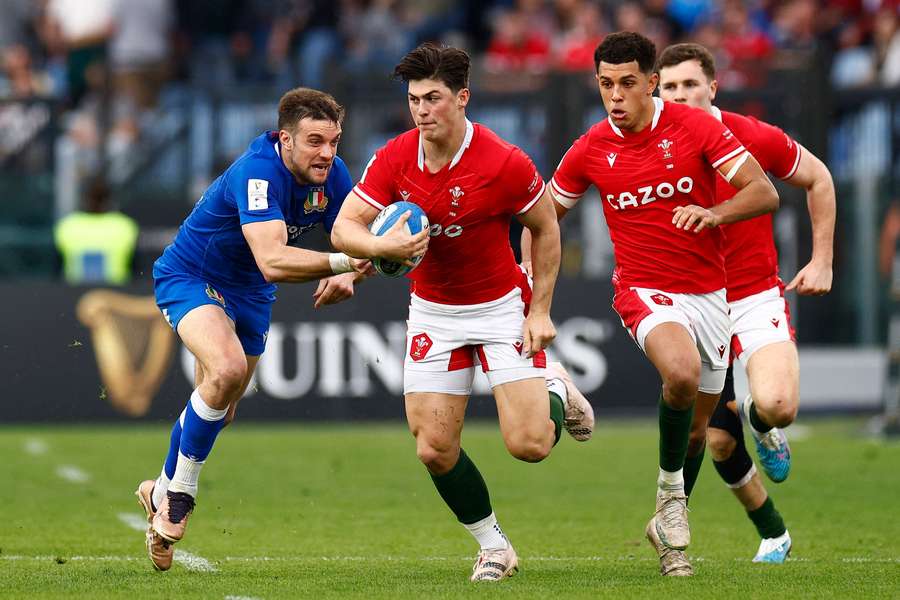 Wales' Louis Rees-Zammit in action with Italy's Edoardo Padovani 