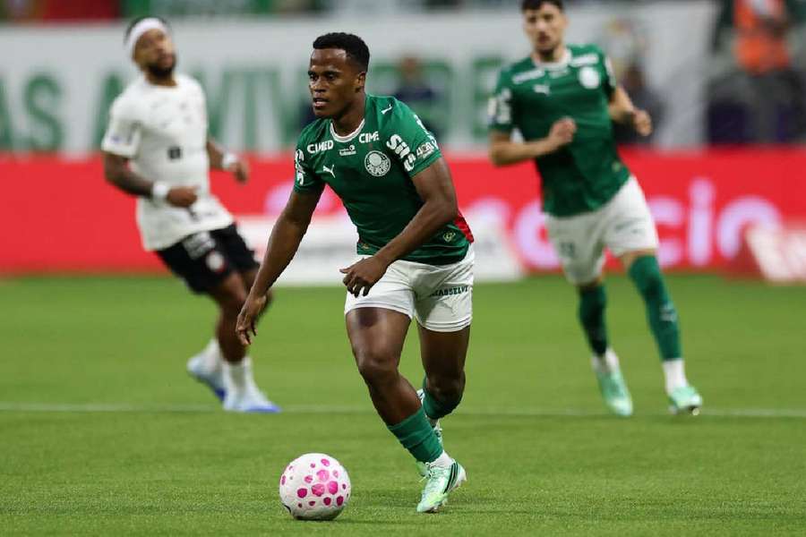 Arias foi perseguido pela torcida do Flu no jogo de ida Arias foi perseguido pela torcida do Flu no jogo de ida