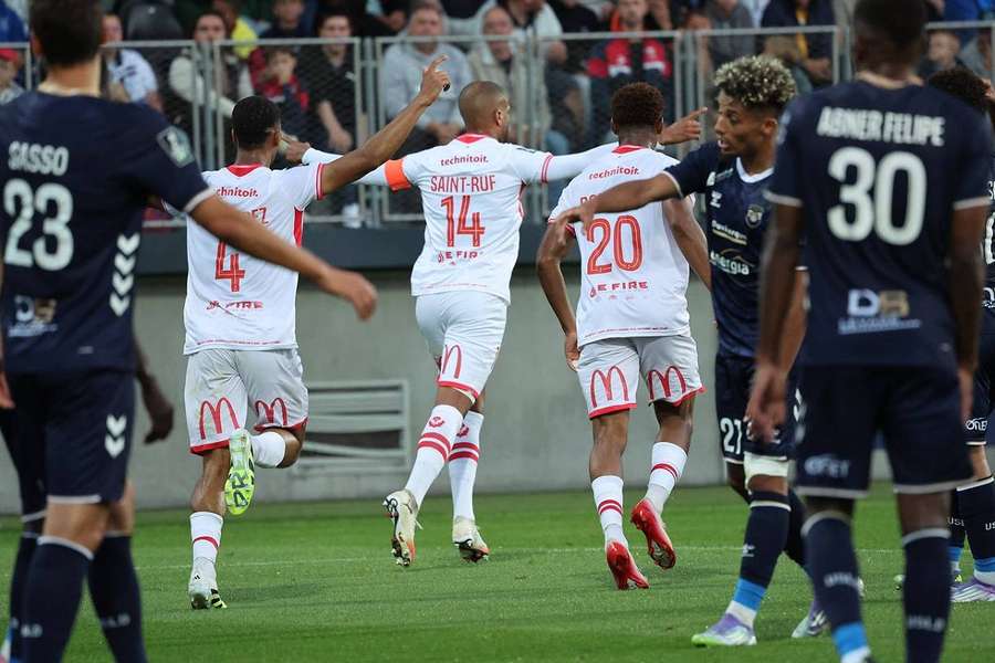 Nancy prend provisoirement la tête du championnat, Clermont renverse Grenoble Nancy prend provisoirement la tête du championnat, Clermont renverse Grenoble