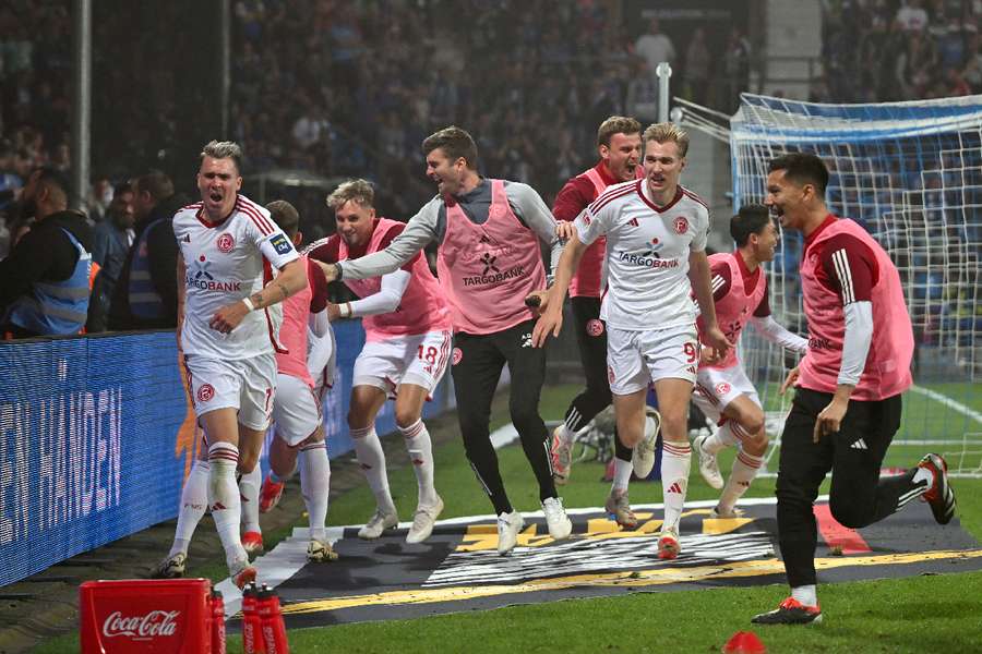 Dusseldorf celebrate Klaus' goal