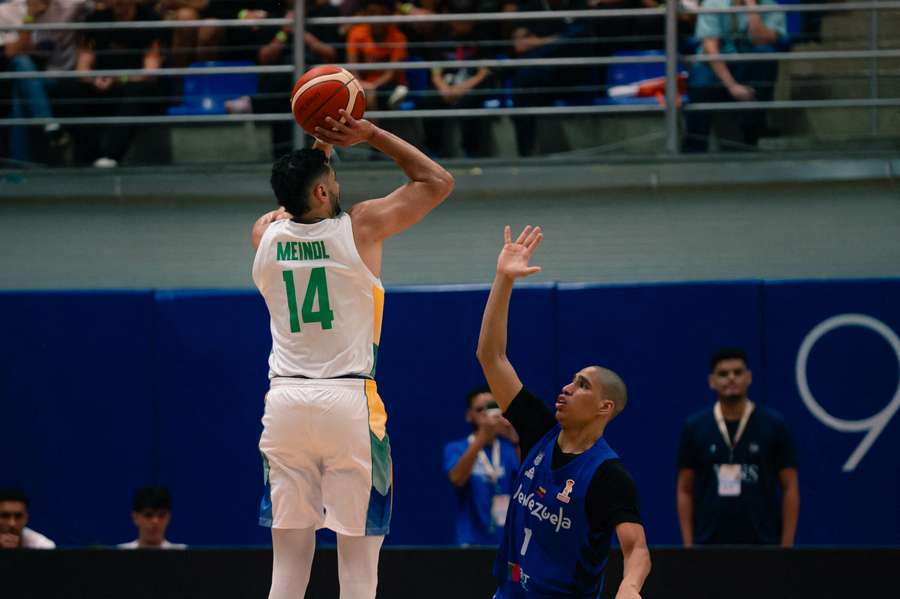 Léo Meindl terminou a partida com 25 pontos Léo Meindl terminou a partida com 25 pontos