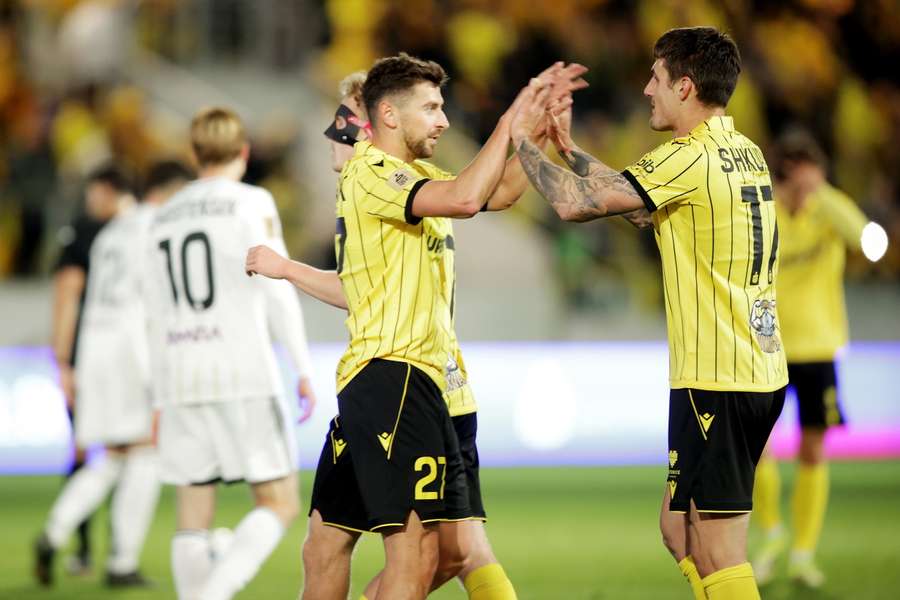 Piłkarze GKS Katowice Ilja Szkurin (P) i Bartosz Nowak (L) cieszą się z gola podczas zaległego meczu 3. kolejki Ekstraklasy z Wieczystą Kraków. Piłkarze GKS Katowice Ilja Szkurin (P) i Bartosz Nowak (L) cieszą się z gola podczas zaległego meczu 3. kolejki Ekstraklasy z Wieczystą Kraków.