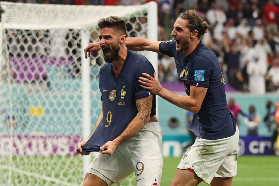 Les Bleus viennent à bout de l'Angleterre, c'est signé Giroud !