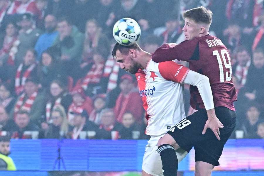 Útočník Slavie Tomáš Chorý v akci během derby se Spartou. Útočník Slavie Tomáš Chorý v akci během derby se Spartou.