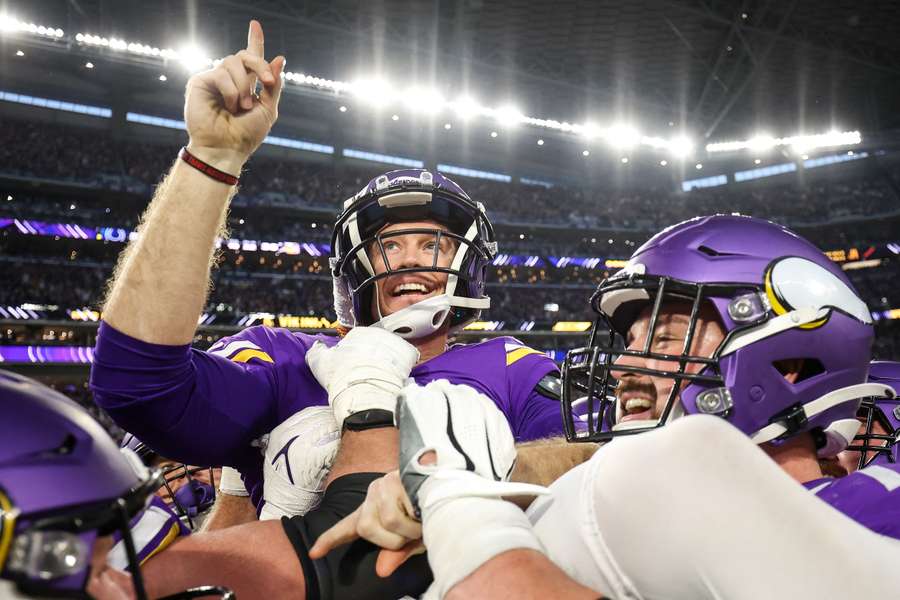 Vikings pull off biggest NFL comeback, clinch division