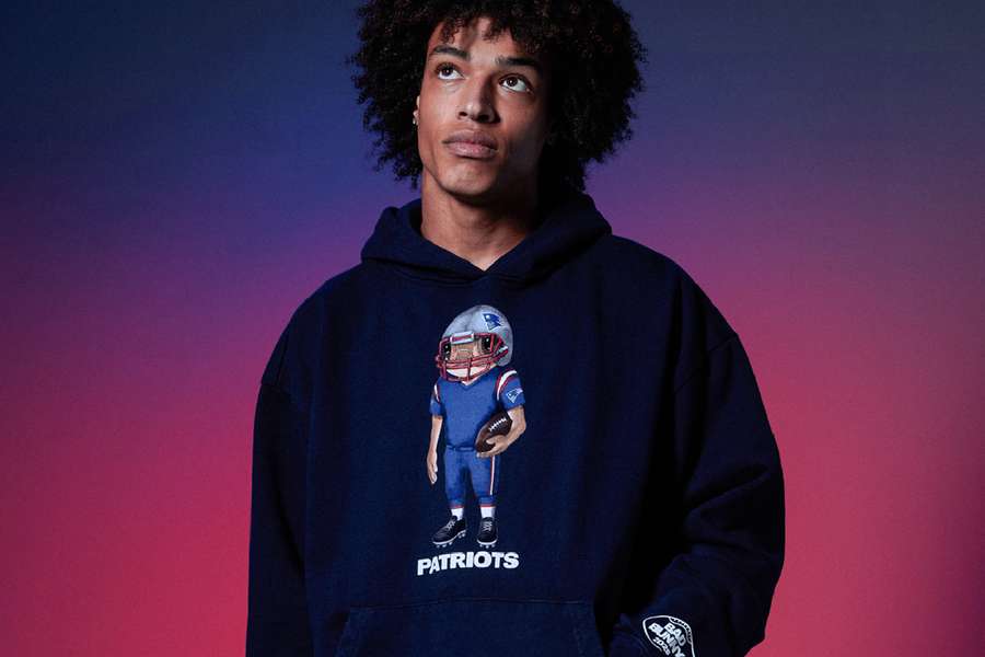 Peça da coleção exclusiva e licenciada da NFL para o show de intervalo de Bad Bunny Peça da coleção exclusiva e licenciada da NFL para o show de intervalo de Bad Bunny