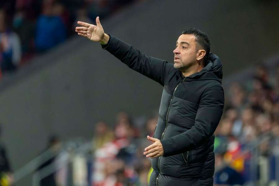 Xavi continua sem clube