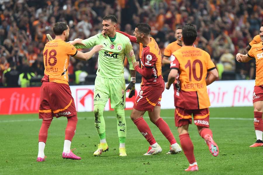 Brankář Fernando Muslera proměnil penaltu.