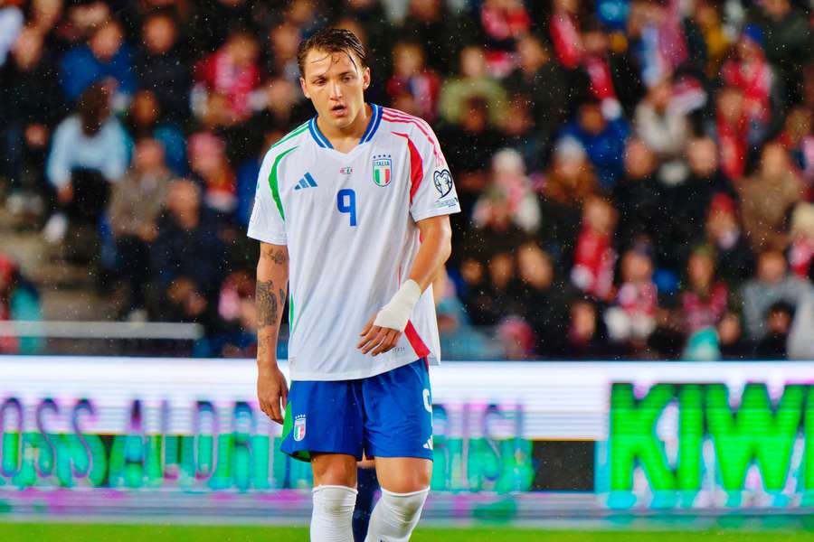 Mateo Retegui durante o Noruega-Itália