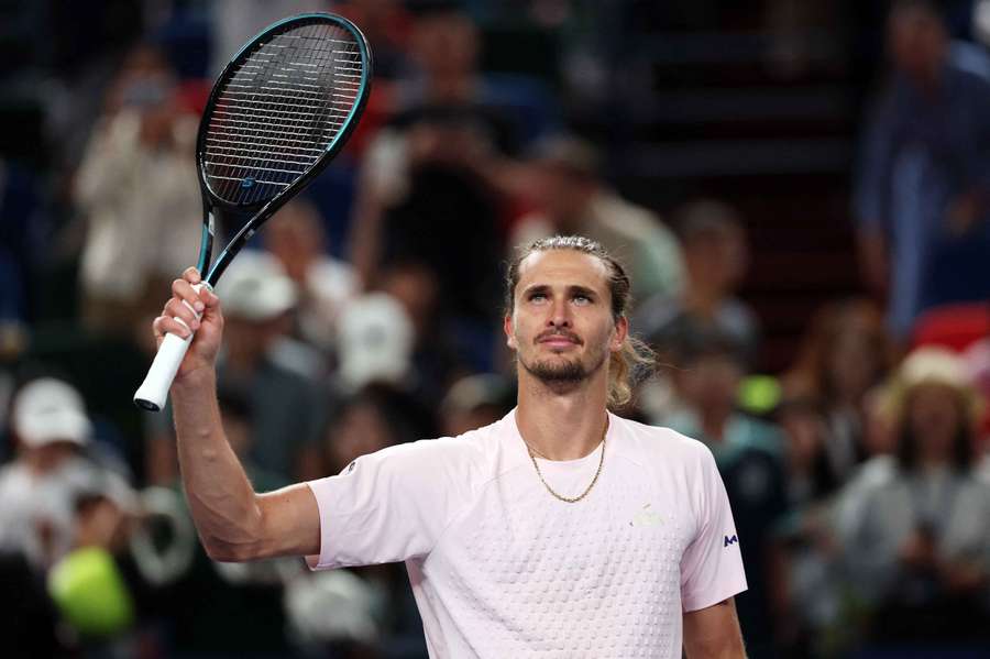 Zverev segue vivo no torneio chinês Zverev segue vivo no torneio chinês