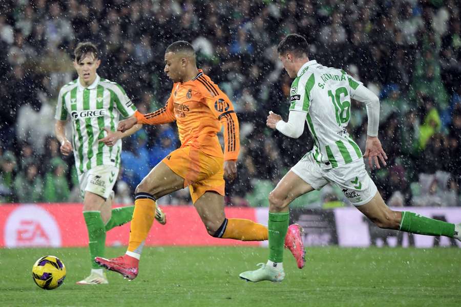 Dónde ver el Real Betis - Real Madrid en TV y online; alineaciones y previa