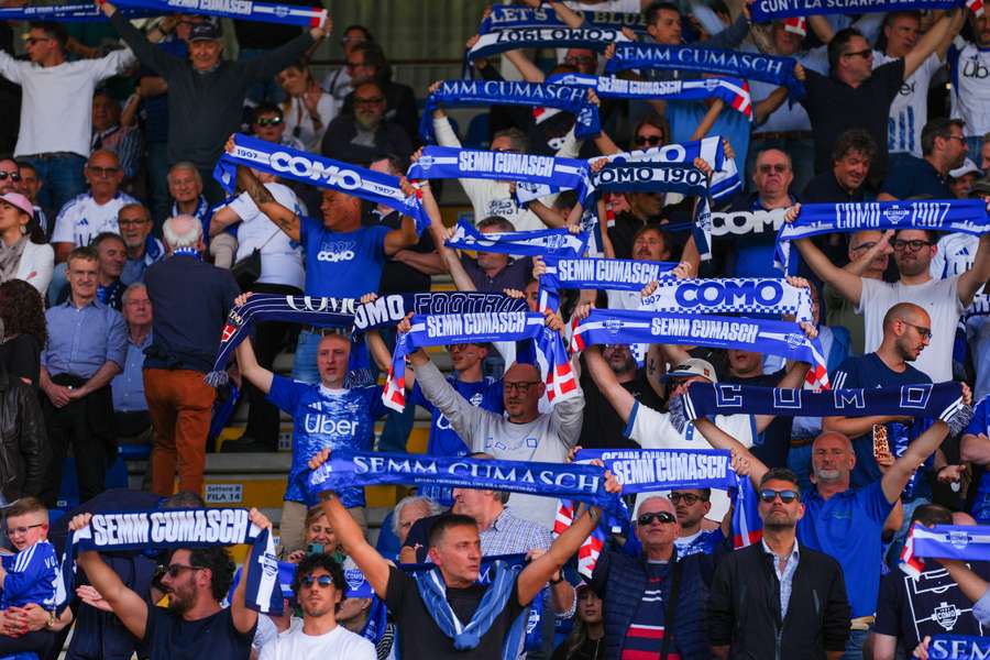 Tifosi nella curva del Sinigaglia