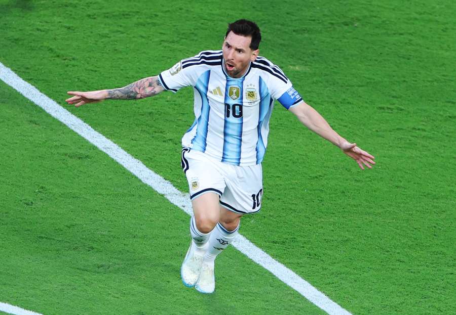 Lionel Messi celebrates Lionel Messi celebrates