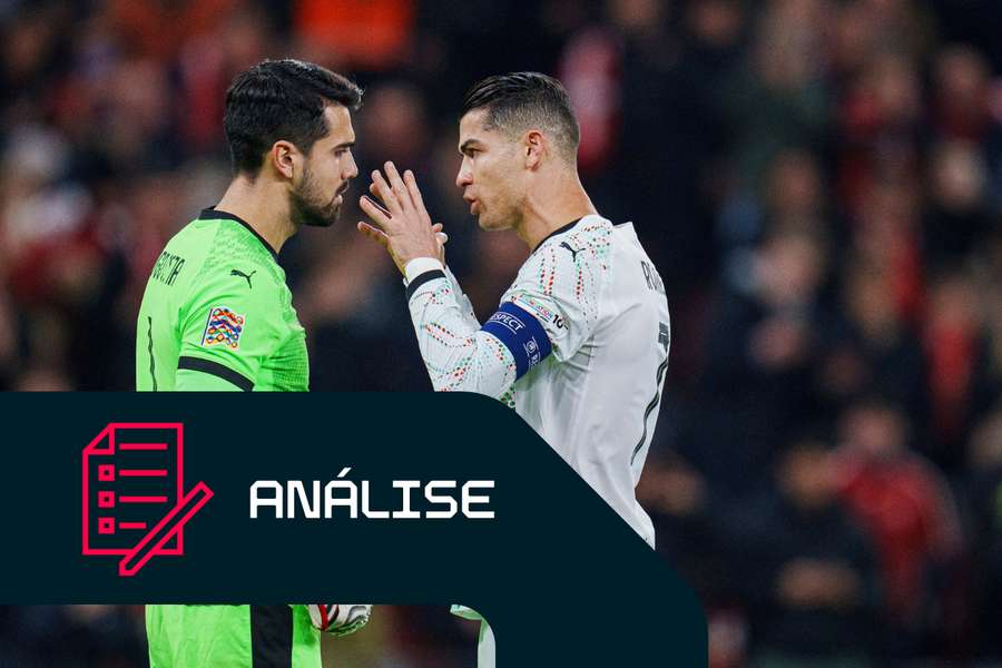 Cristiano Ronaldo e Diogo Costa durante o jogo Dinamarca-Portugal, na quinta-feira