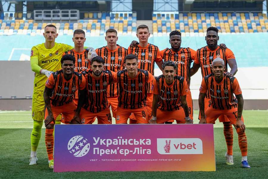 O onze do Shakhtar para o jogo do título O onze do Shakhtar para o jogo do título