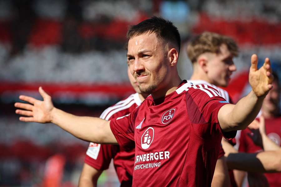 Julian Justvan feiert seinen Doppelpack im Frankenderby
