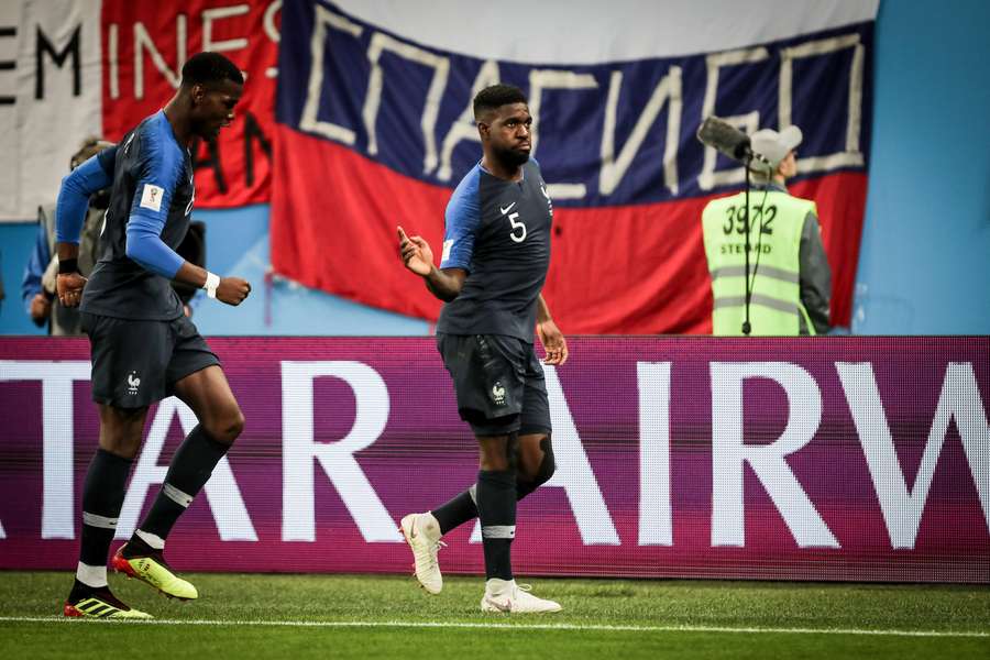 Samuel Umtiti, joueur de l’équipe de France, célèbre son but avec Paul Pogba lors de la demi-finale de la Coupe du Monde de la FIFA 2018 en Russie, disputée entre la France et la Belgique le 10 juillet 2018 au stade Saint-Pétersbourg à Saint-Pétersbourg, en Russie - Photo Thiago Bernardes / FramePhoto / DPPI (Photo THIAGO BERNARDES / FRAMEPHOTO / DPPI via AFP) Samuel Umtiti, joueur de l’équipe de France, célèbre son but avec Paul Pogba lors de la demi-finale de la Coupe du Monde de la FIFA 2018 en Russie, disputée entre la France et la Belgique le 10 juillet 2018 au stade Saint-Pétersbourg à Saint-Pétersbourg, en Russie - Photo Thiago Bernardes / FramePhoto / DPPI (Photo THIAGO BERNARDES / FRAMEPHOTO / DPPI via AFP)
