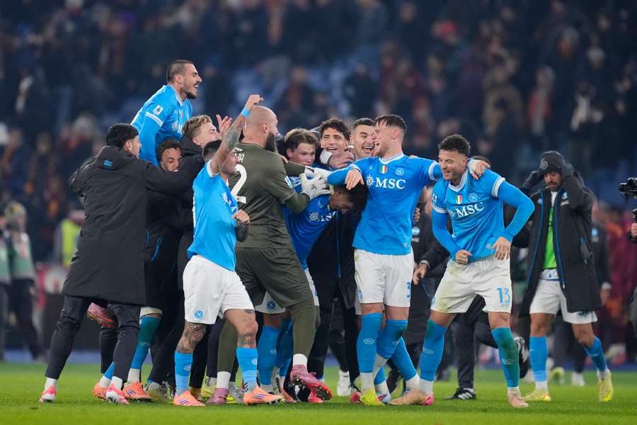 Radost hráčů Neapole po výhře v Římě.