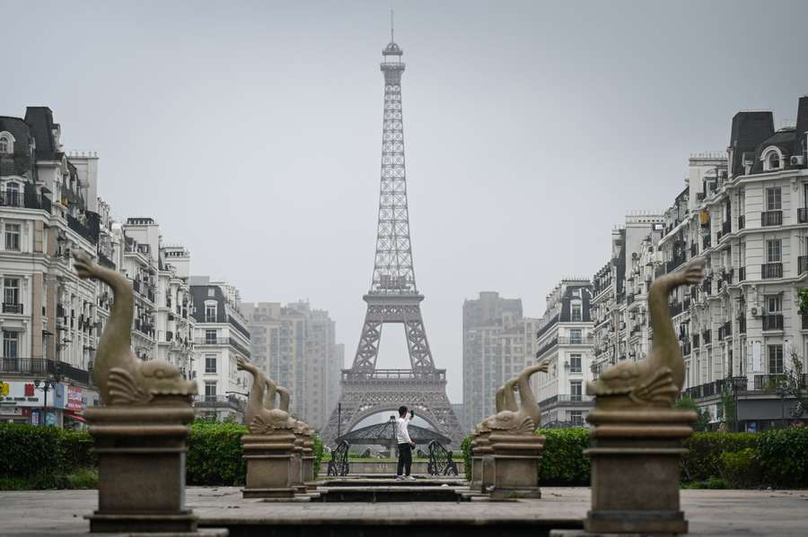 Curiosa réplica del monumento más emblemático de París.