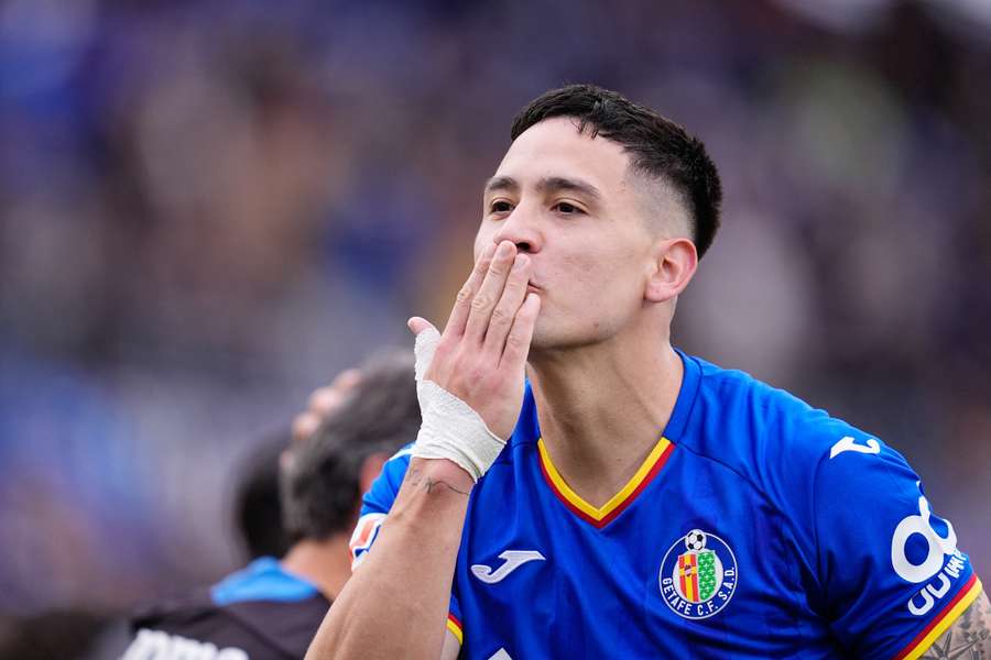 Martín Satriano podrá seguir dedicando goles con la camiseta del Getafe