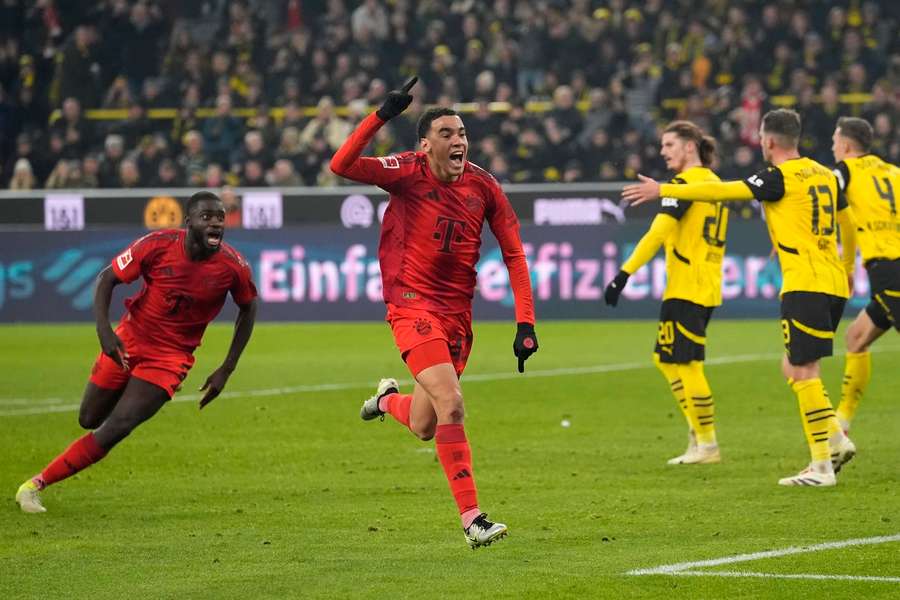 Bayern v Dortmundu v závěru vyrovnal díky gólu Jamala Musialy.