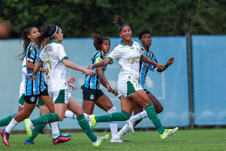 Grêmio soma duas vitórias e duas derrotas no torneio