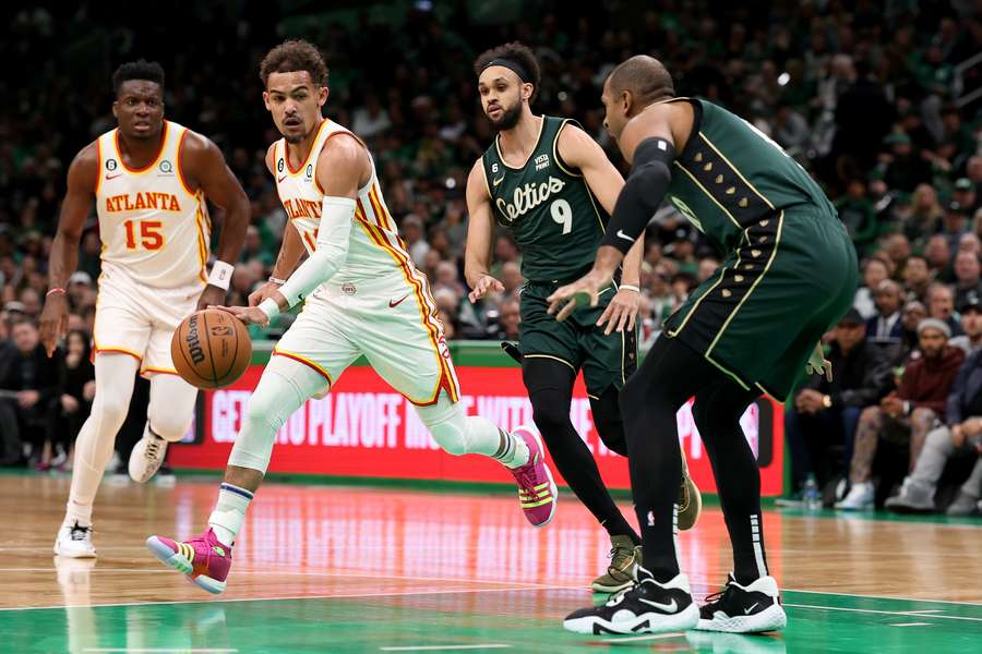 Trae Young (am Ball) machte Boston das Leben schwer