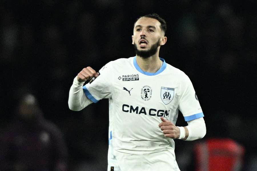 El argelino Amine Gouiri celebra el primer gol del OM contra el PSG en el Parque de los Príncipes. El argelino Amine Gouiri celebra el primer gol del OM contra el PSG en el Parque de los Príncipes.